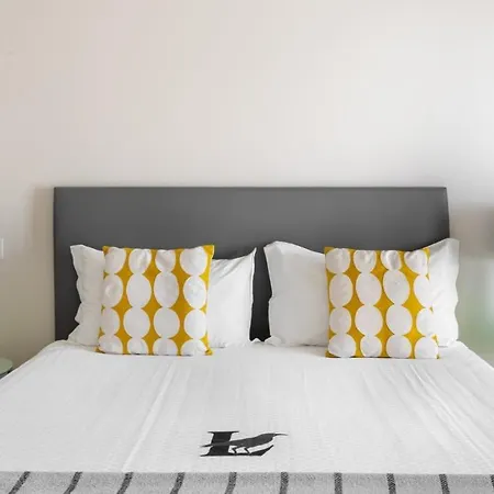 Plum Guide - Should Somebody One Day Apartment *