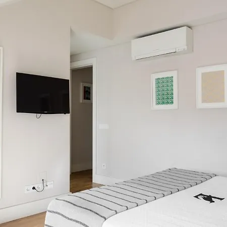 Apartment Plum Guide - Should Somebody One Day